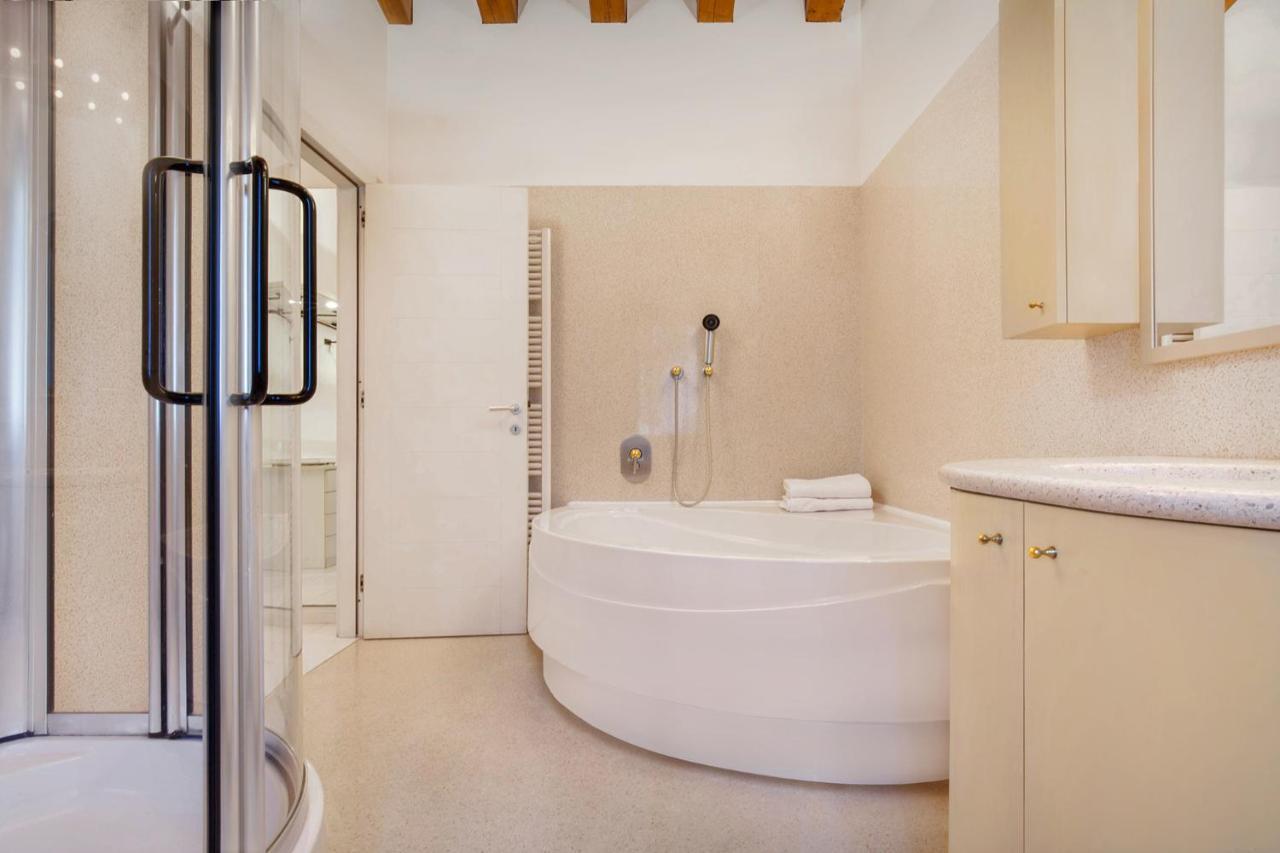 Villa Dismero-Un Oasi Di Lusso E Privacy Brenzone sul Garda Luaran gambar